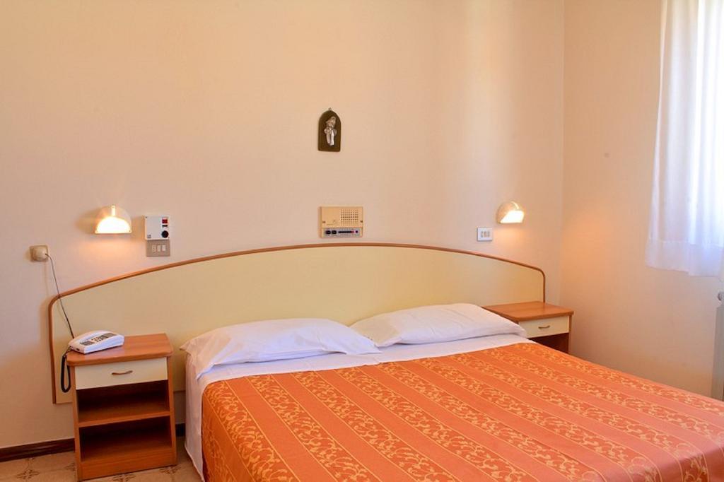 Hotel Saturno キアンチャーノ・テルメ 部屋 写真